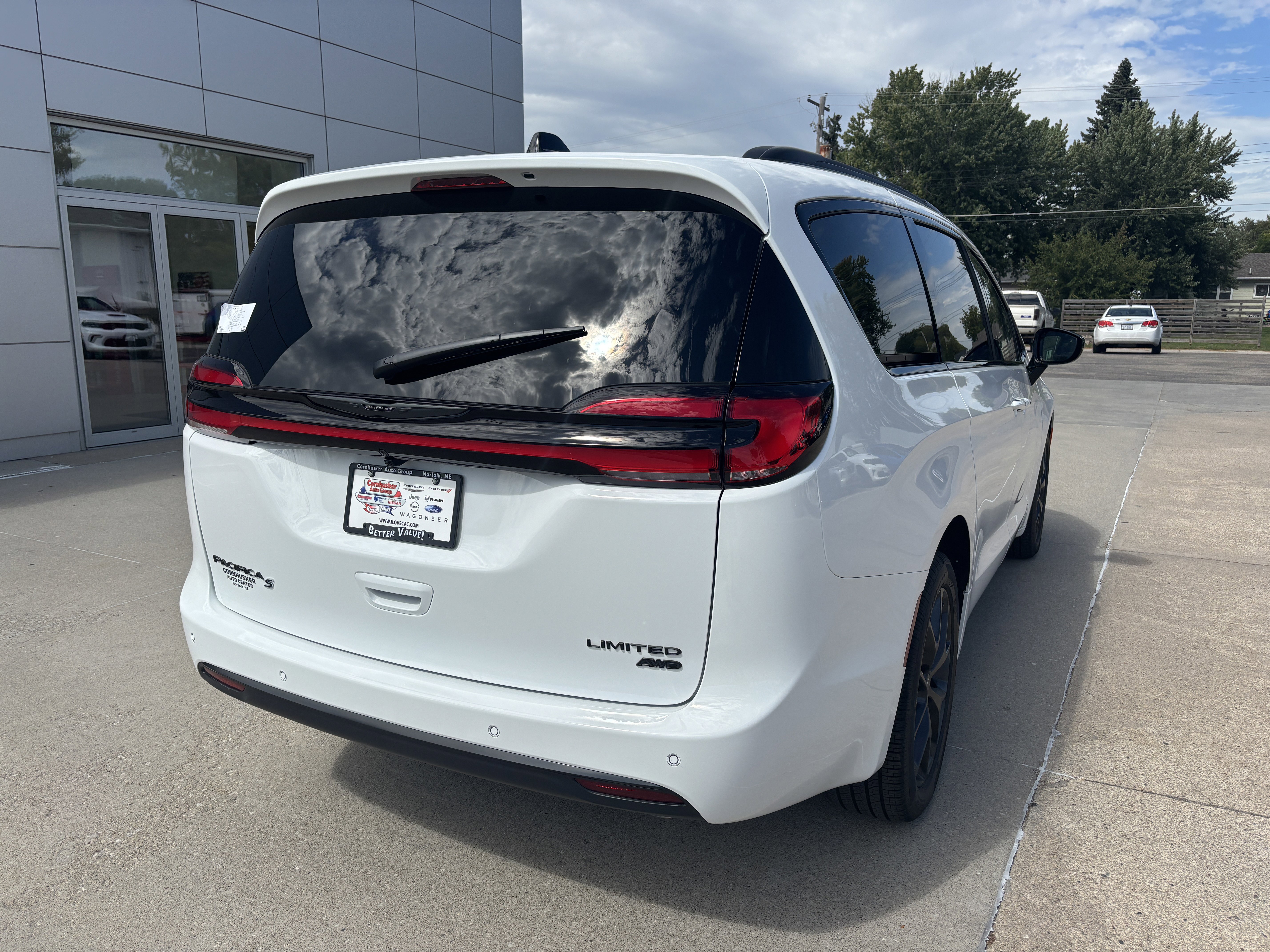 New 2026 Chrysler Pacifica Limited w/ S Appearance Package image 8