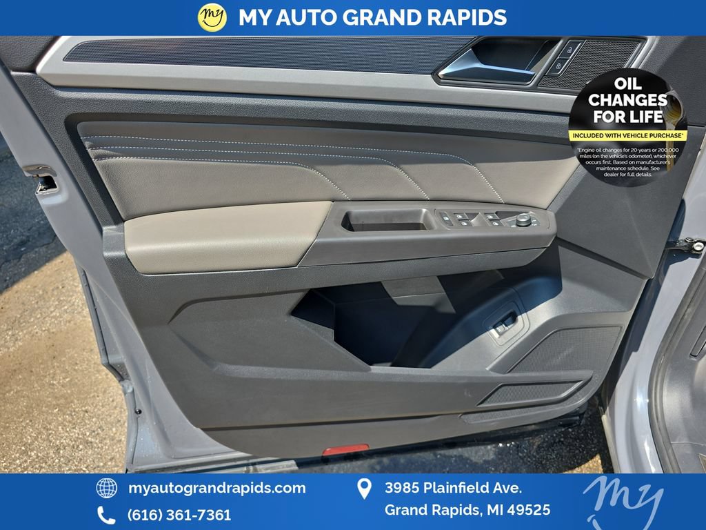 Used 2022 Volkswagen Atlas Cross Sport SEL Premium R-Line AWD/4WD image 10