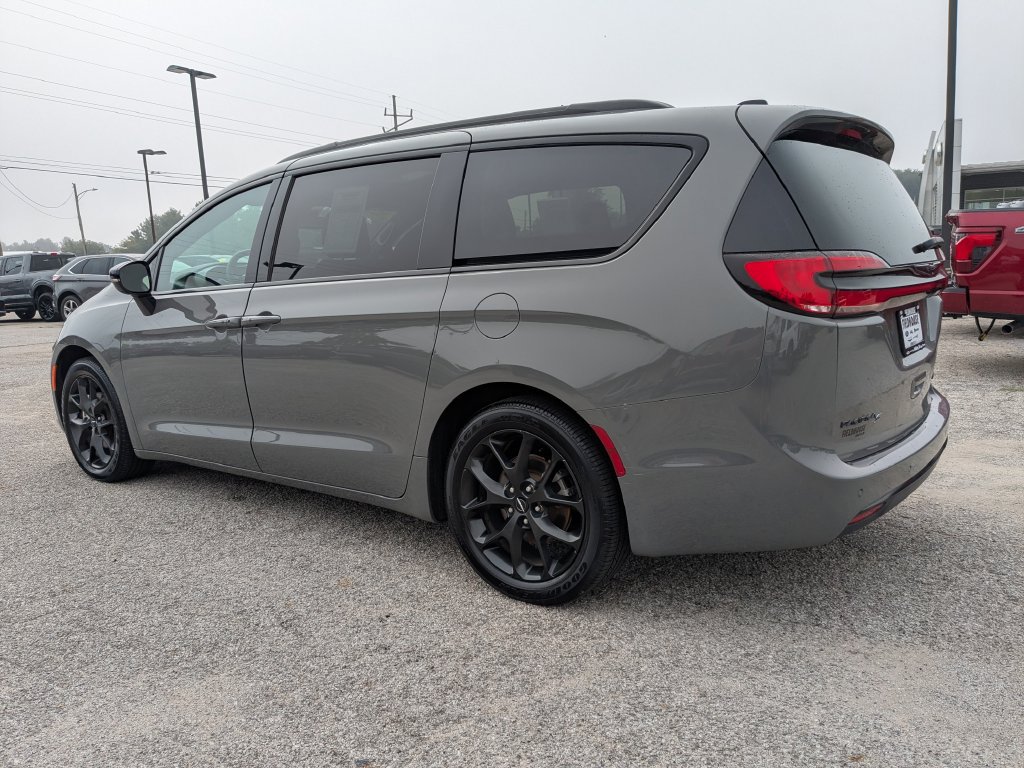 Used 2025 Chrysler Pacifica Limited FWD image 6