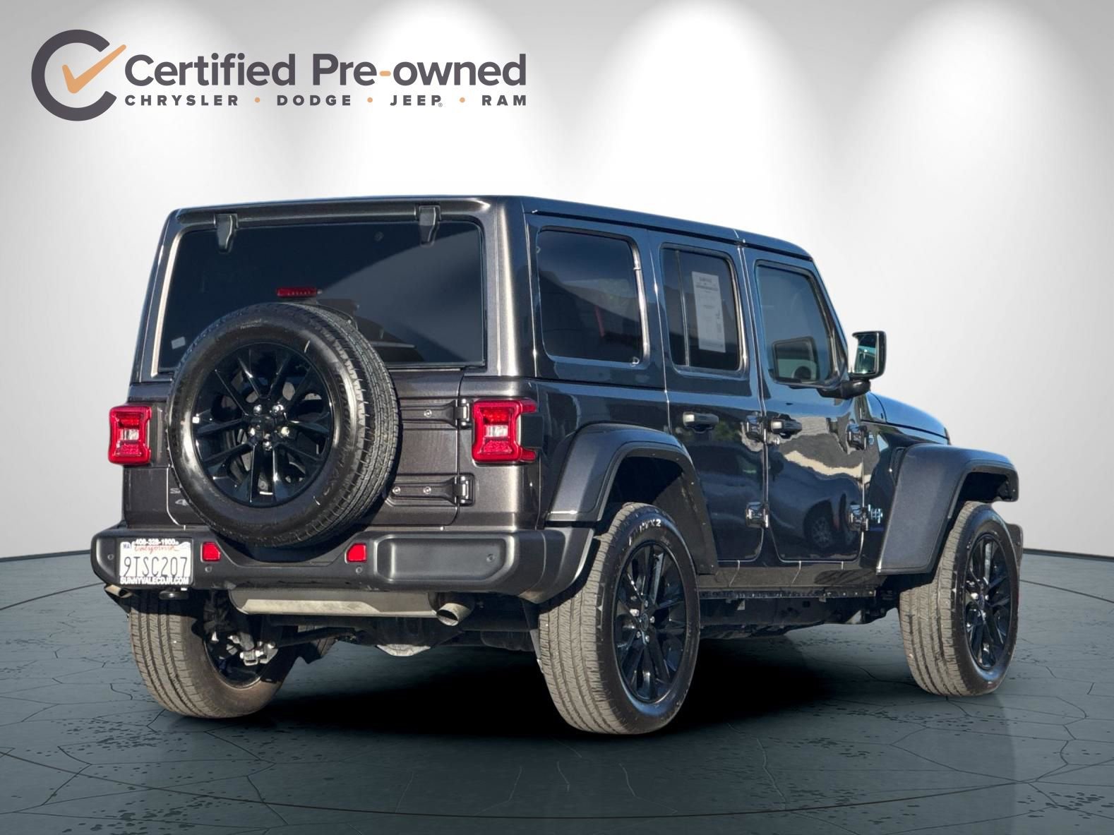 Used 2025 Jeep Wrangler Unlimited Sahara w/ Safety Group image 4