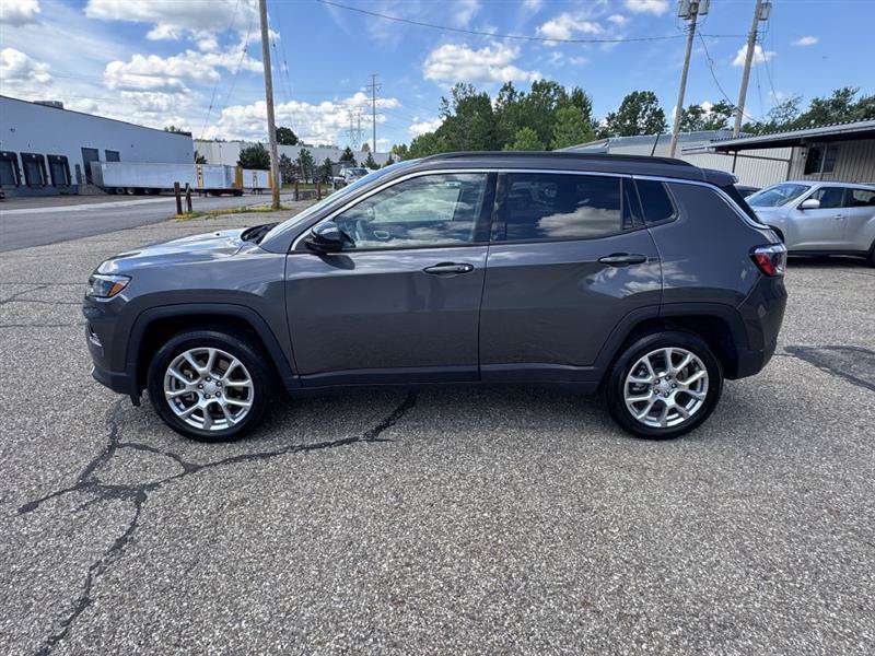Used 2024 Jeep Compass Latitude AWD/4WD image 5