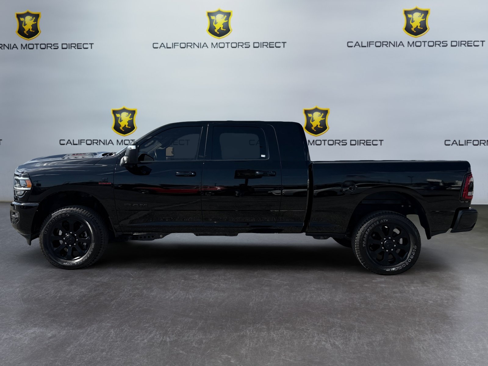 Used 2024 RAM 2500 Laramie w/ Night Edition AWD/4WD image 2