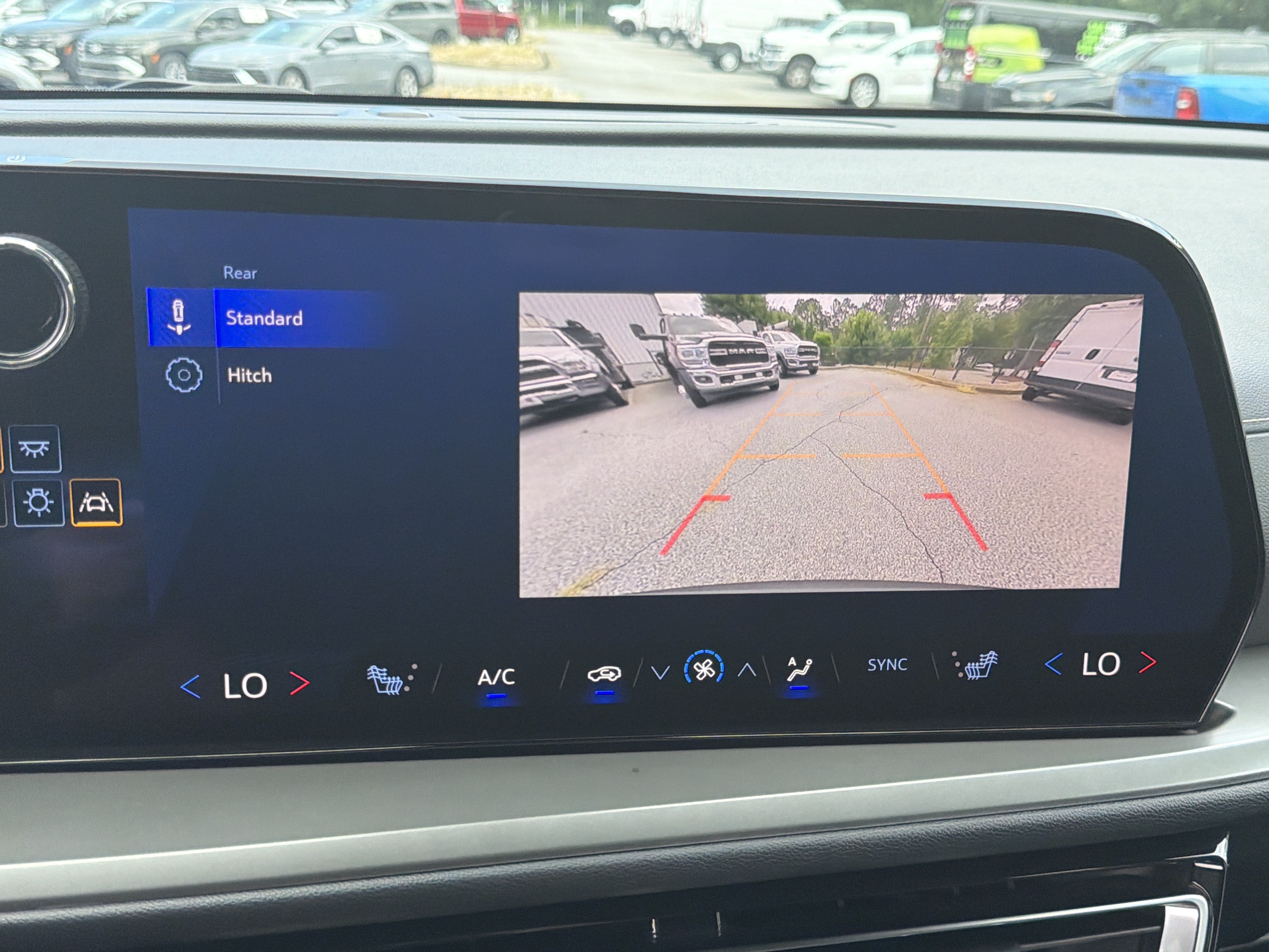 Used 2025 Chevrolet Traverse LT FWD image 35