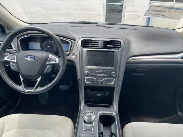 Used 2020 Ford Fusion SE w/ Equipment Group 151A FWD image 12