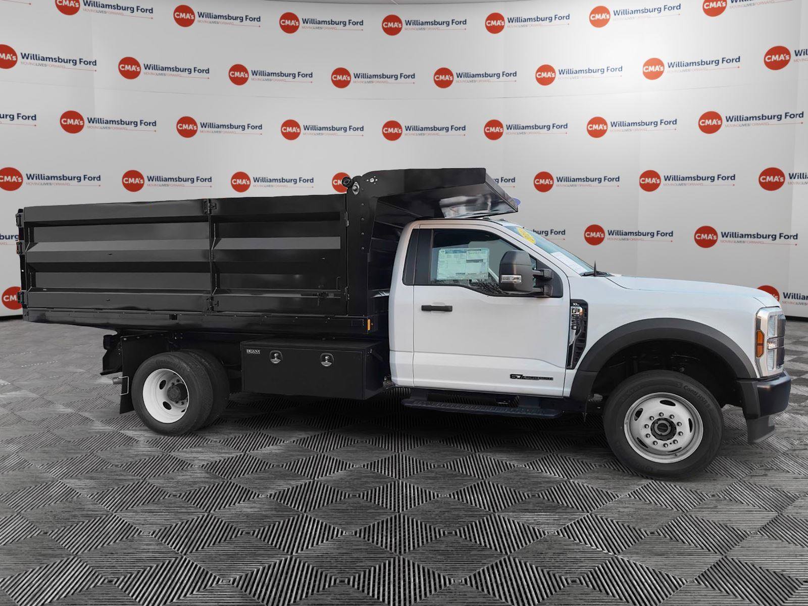 New 2024 Ford F550 4x4 Regular Cab Super Duty image 3