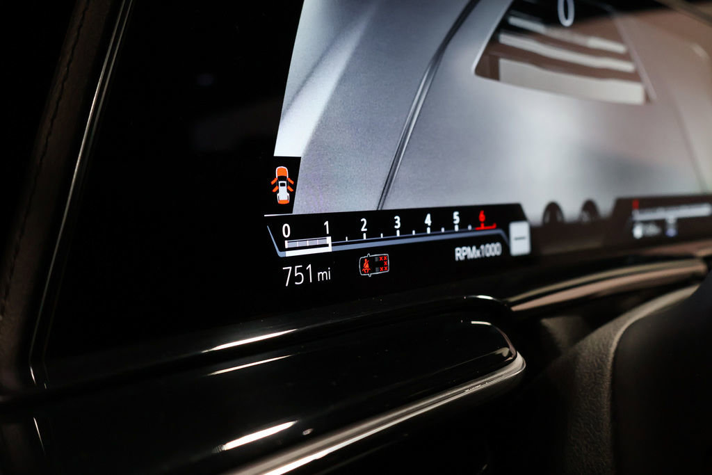 Used 2023 Cadillac Escalade Premium Luxury image 31