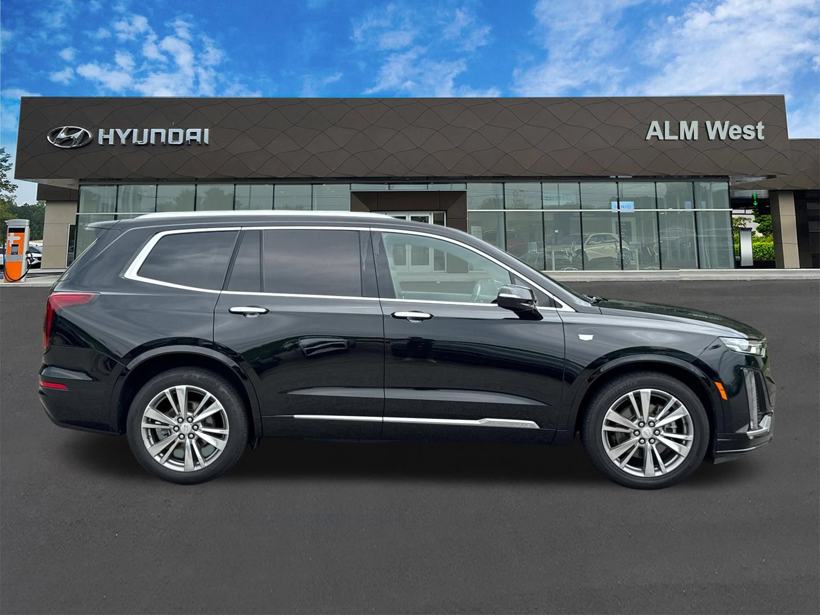 Used 2022 Cadillac XT6 Premium Luxury FWD image 4