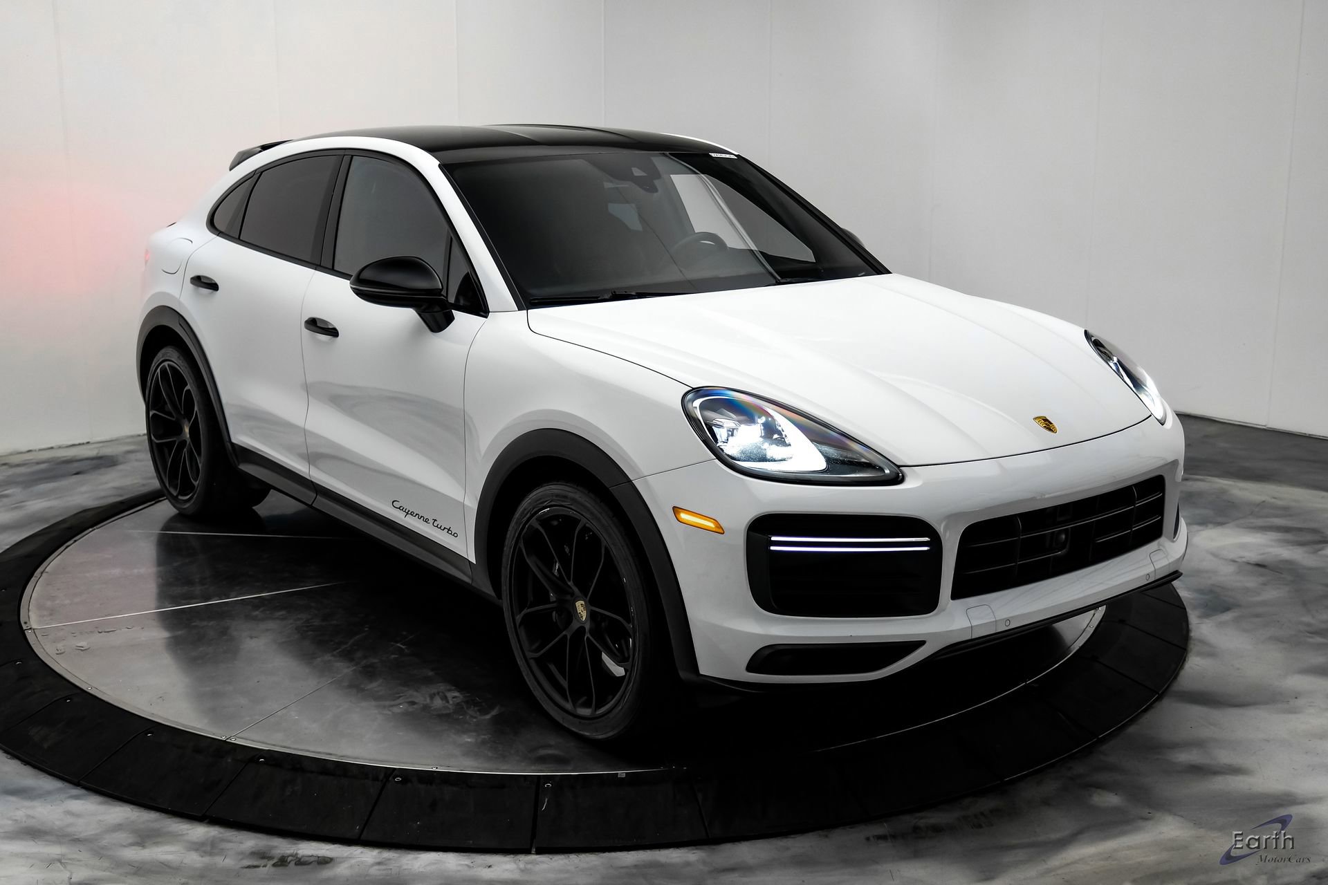 Used 2022 Porsche Cayenne Turbo image 23