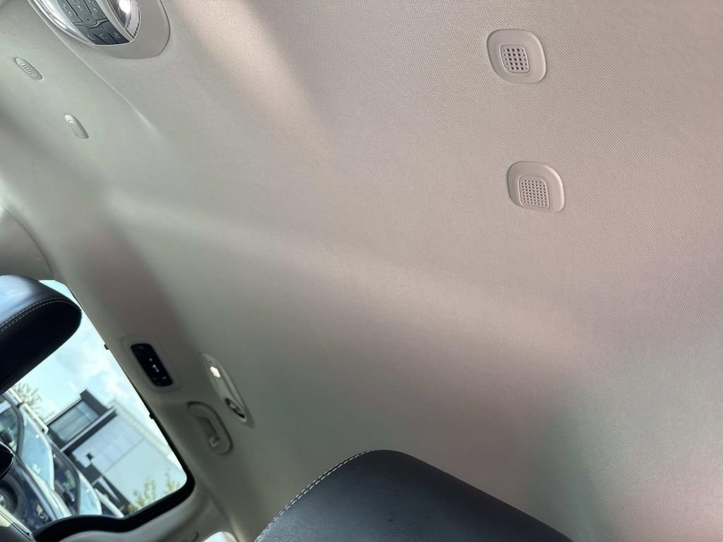 Used 2024 Chrysler Pacifica Touring-L image 47