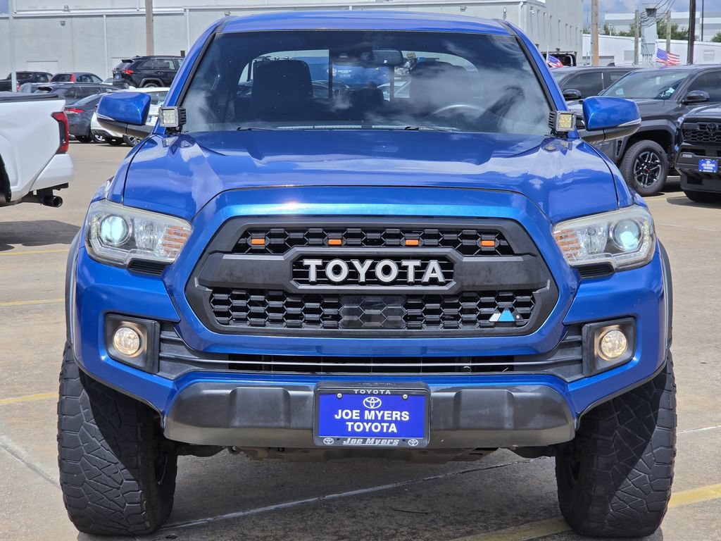 Used 2018 Toyota Tacoma TRD Off-Road AWD/4WD image 3