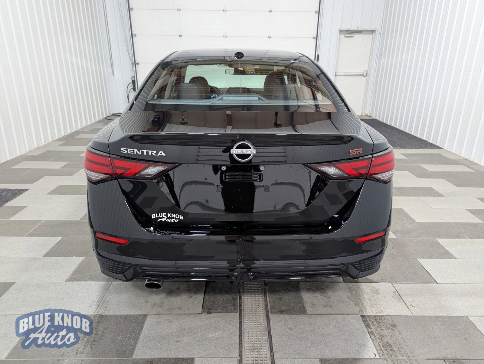 Used 2025 Nissan Sentra SR w/ SR Premium Package image 3