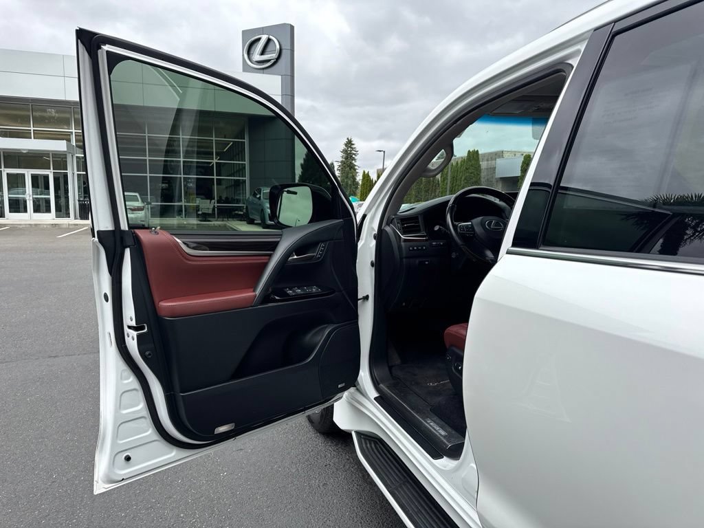 Used 2017 Lexus LX 570 4WD w/ Luxury Package image 10