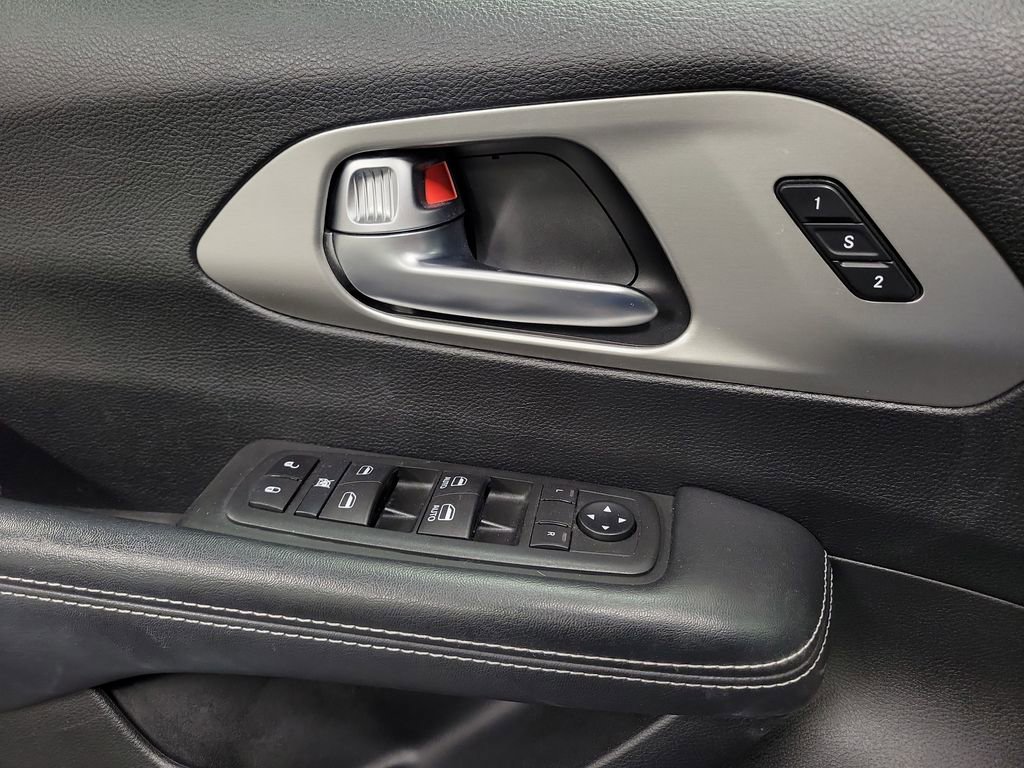 Used 2020 Chrysler Pacifica Touring-L w/ Advanced Safetytec Group image 20