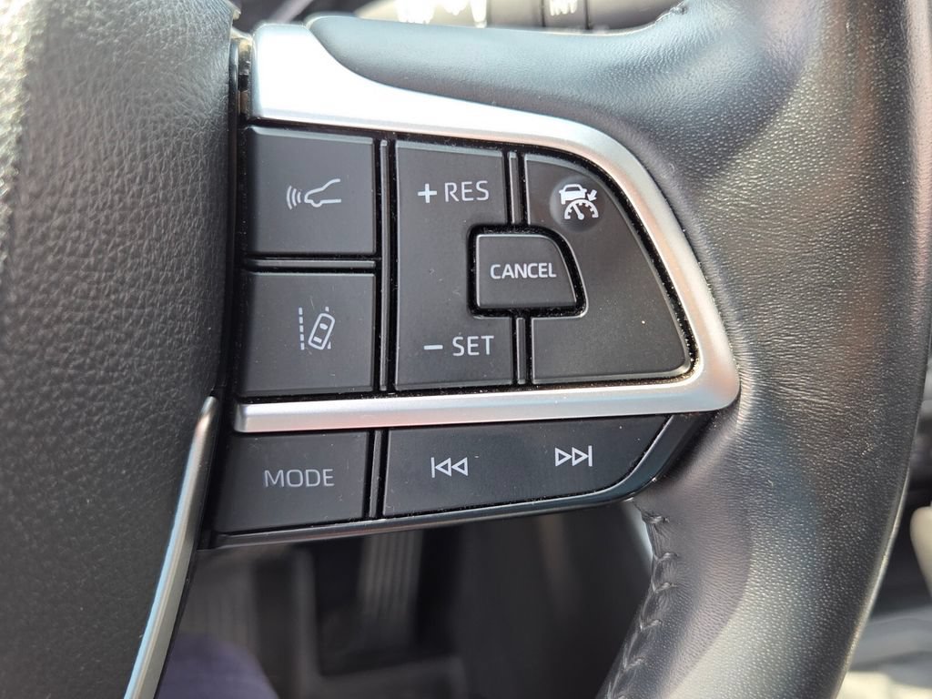 Used 2022 Toyota Highlander XSE FWD image 24