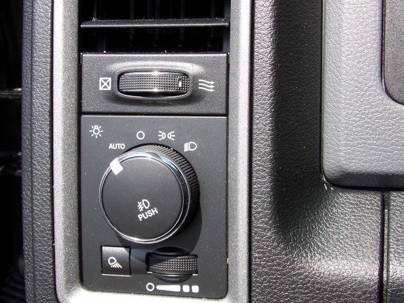 Used 2015 RAM 1500 Express AWD/4WD image 46