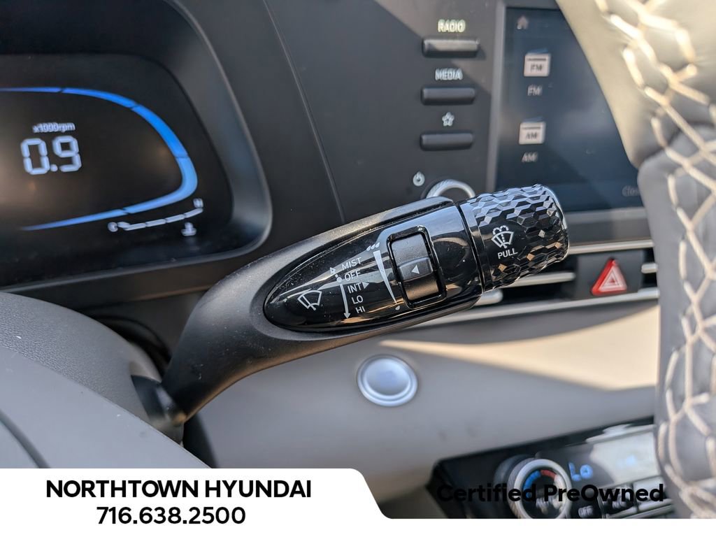 Used 2025 Hyundai Elantra Sport FWD image 25