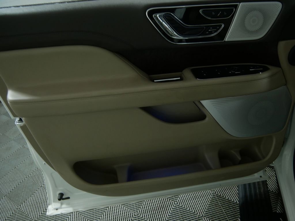 Used 2023 Lincoln Navigator Reserve image 12