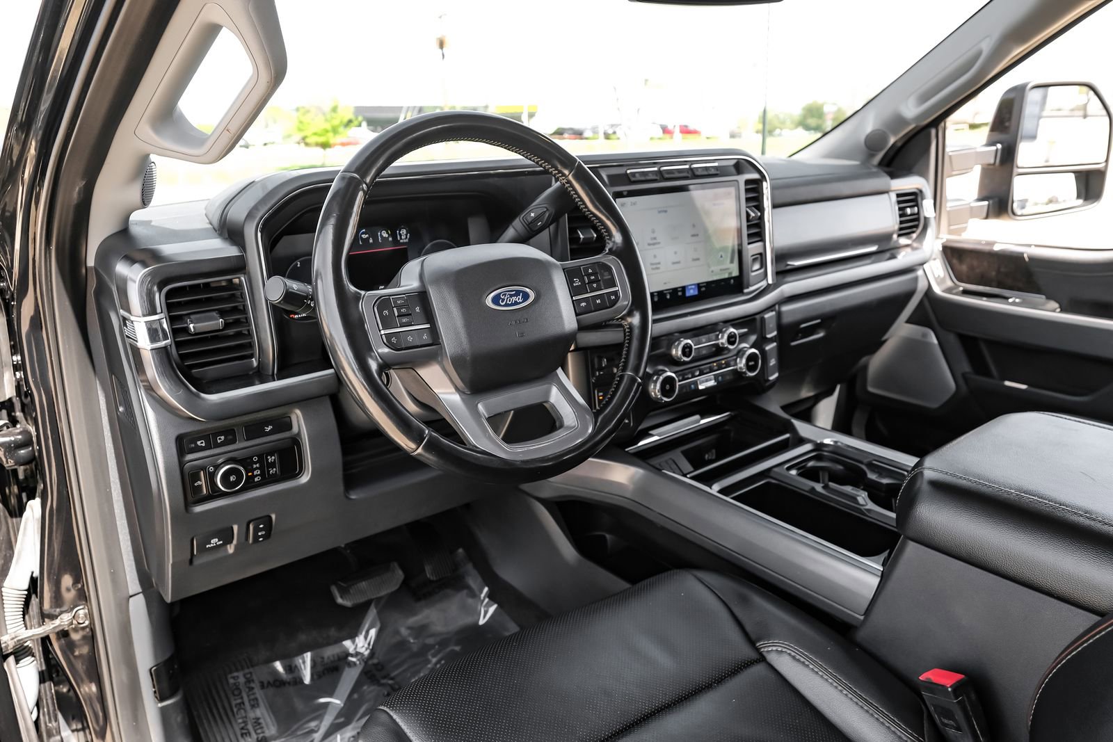 Used 2023 Ford F350 Lariat image 3