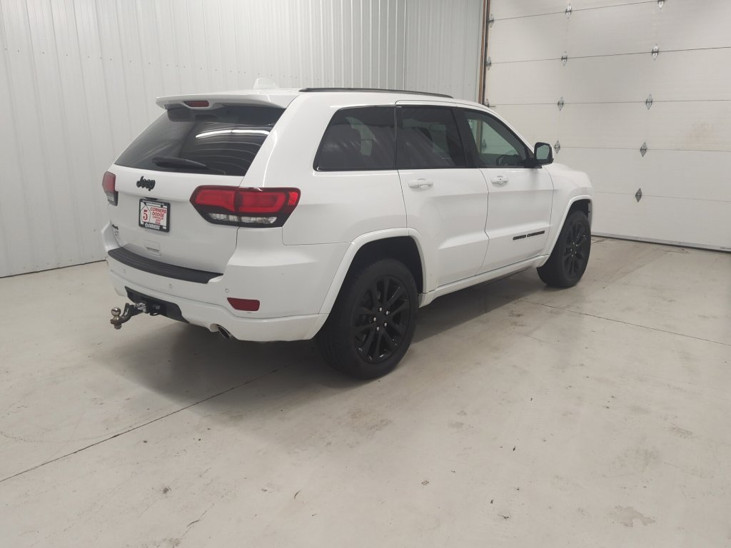 Used 2021 Jeep Grand Cherokee Laredo X AWD/4WD image 4