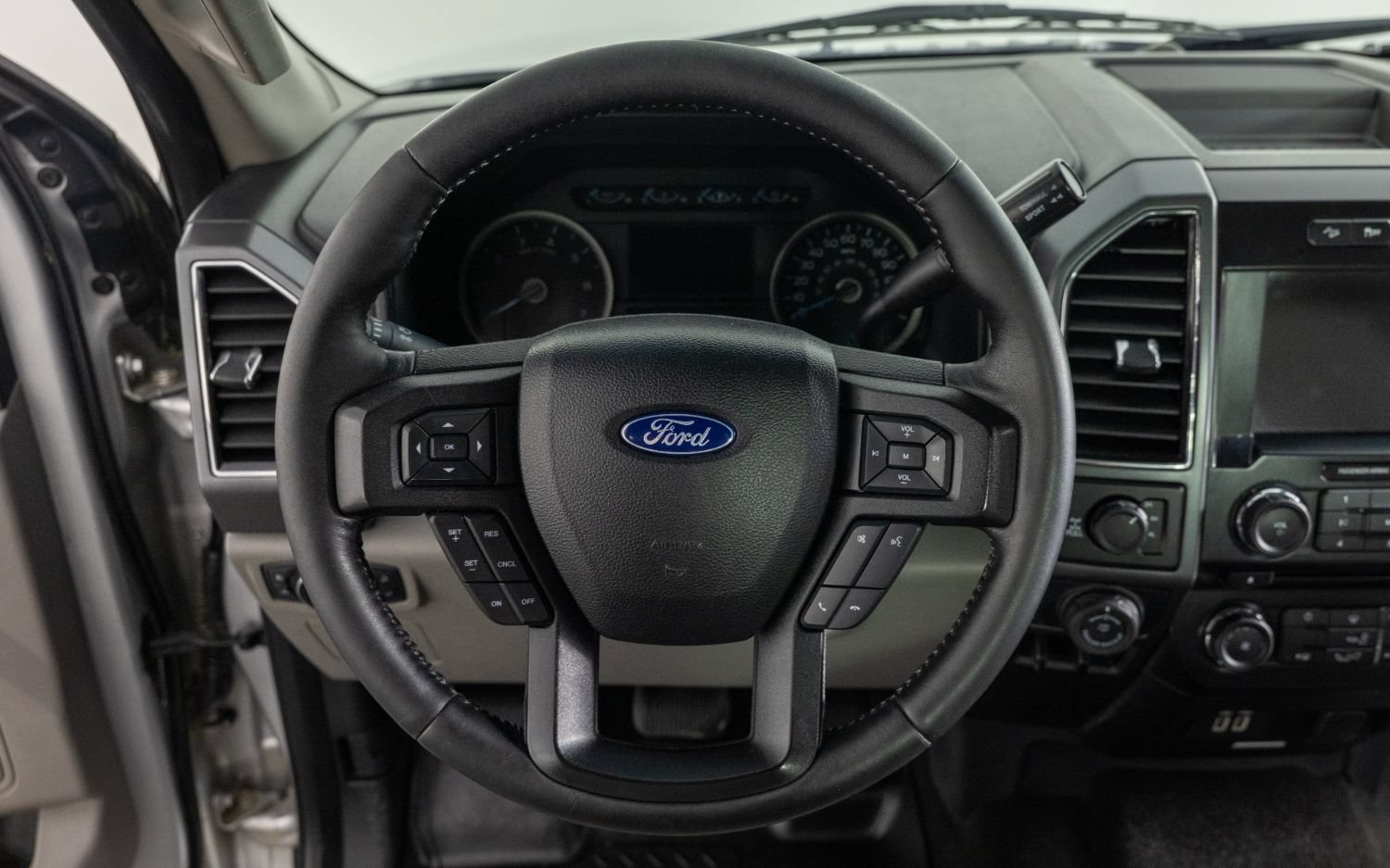 Used 2017 Ford F150 XLT w/ Equipment Group 301A Mid AWD/4WD image 27