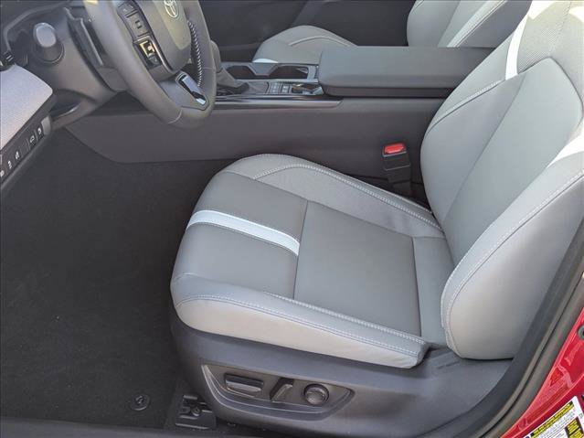 New 2026 Toyota Camry SE FWD image 4