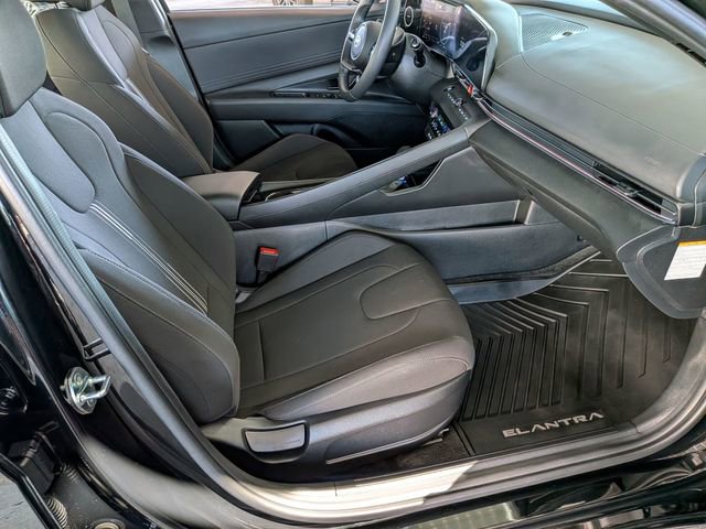 Used 2025 Hyundai Elantra SEL image 35
