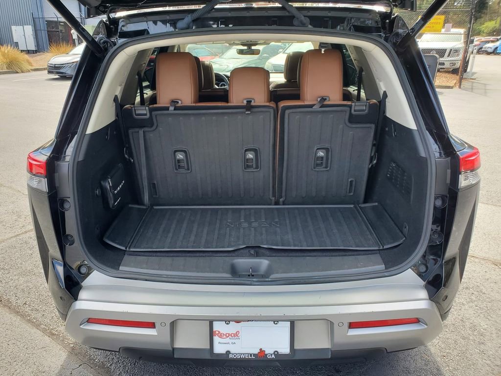 Certified 2024 Nissan Pathfinder Platinum w/ Cargo Package FWD image 12