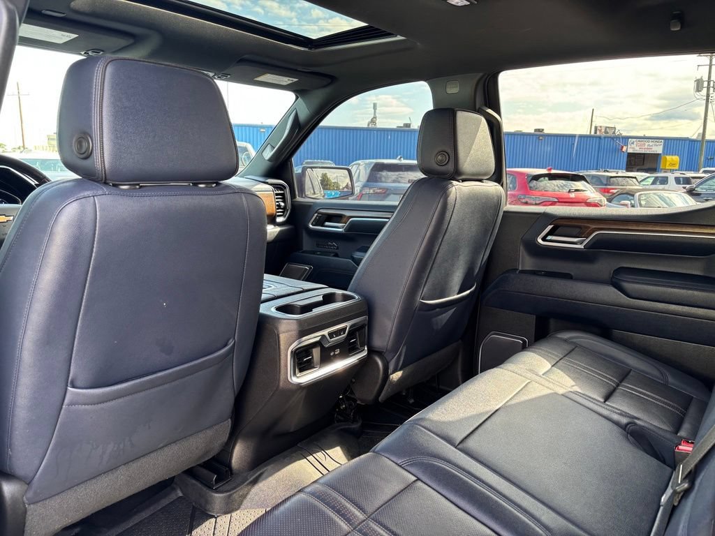 Used 2022 Chevrolet Silverado 1500 High Country w/ High Country Premium Package AWD/4WD image 17