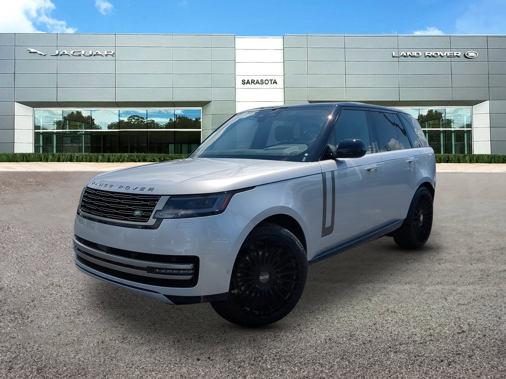 New 2025 Land Rover Range Rover SE