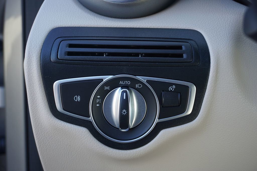 Used 2019 Mercedes-Benz GLC 300 image 33