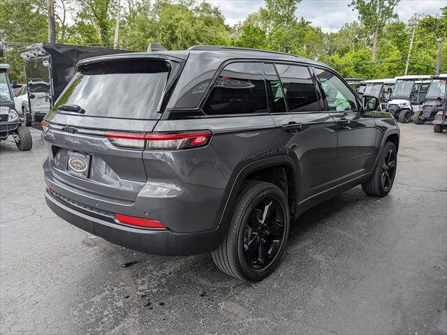 Used 2023 Jeep Grand Cherokee Altitude AWD/4WD image 5