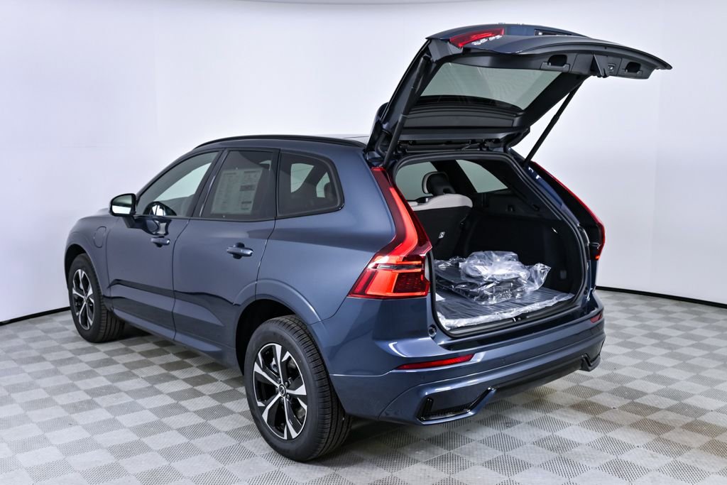 New 2026 Volvo XC60 T8 Core w/ Climate Package PRO AWD/4WD image 30