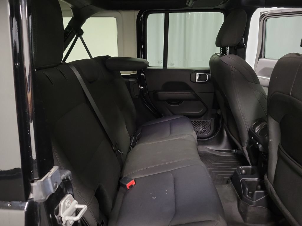 Used 2023 Jeep Wrangler Unlimited Sahara AWD/4WD image 31