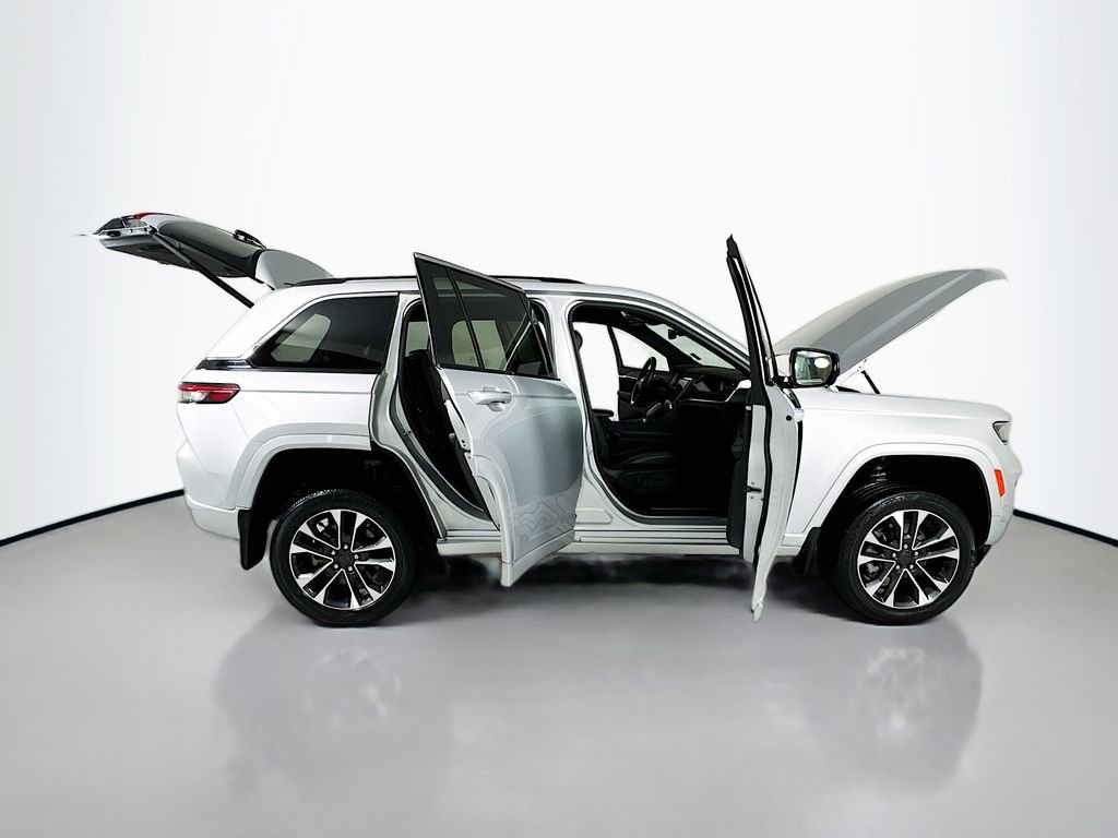 Used 2022 Jeep Grand Cherokee Overland w/ MOPAR Finishing Package image 30
