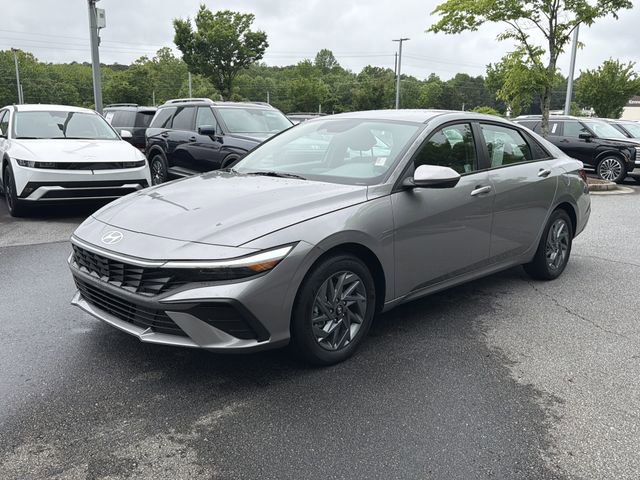 Certified 2025 Hyundai Elantra Hybrid w/ Cargo Package FWD image 3