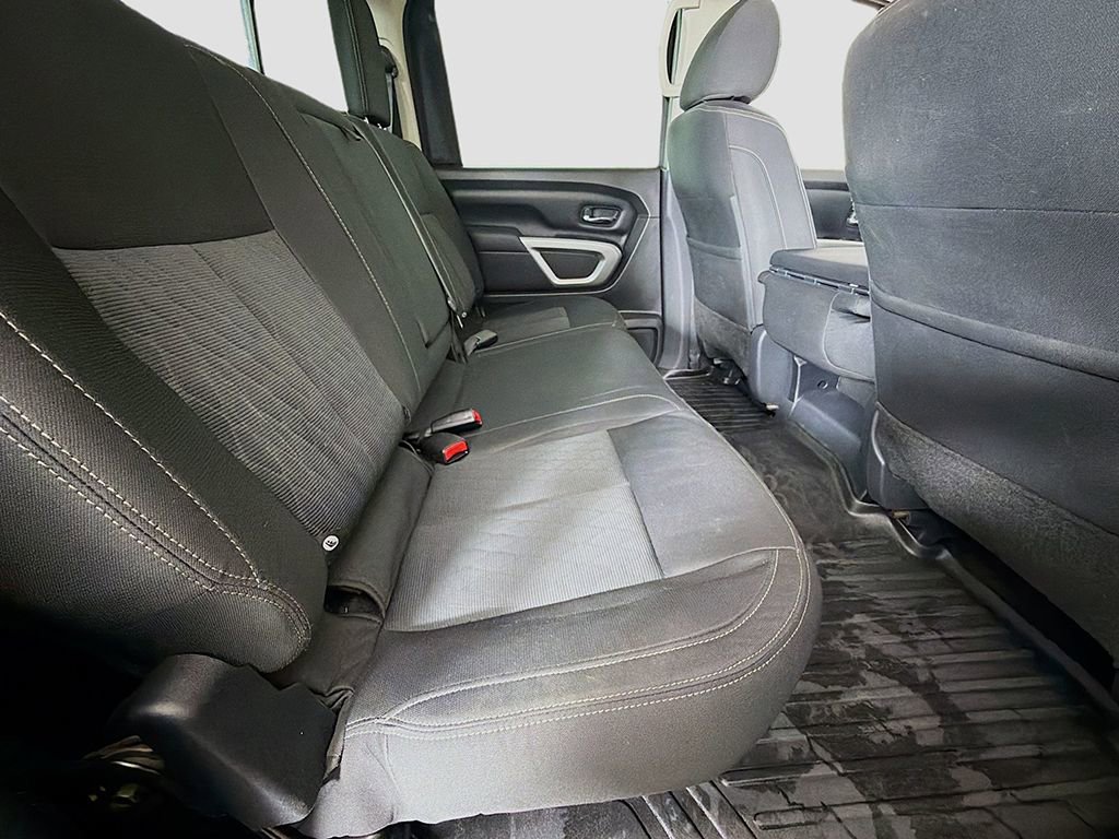Used 2017 Nissan Titan SV image 19