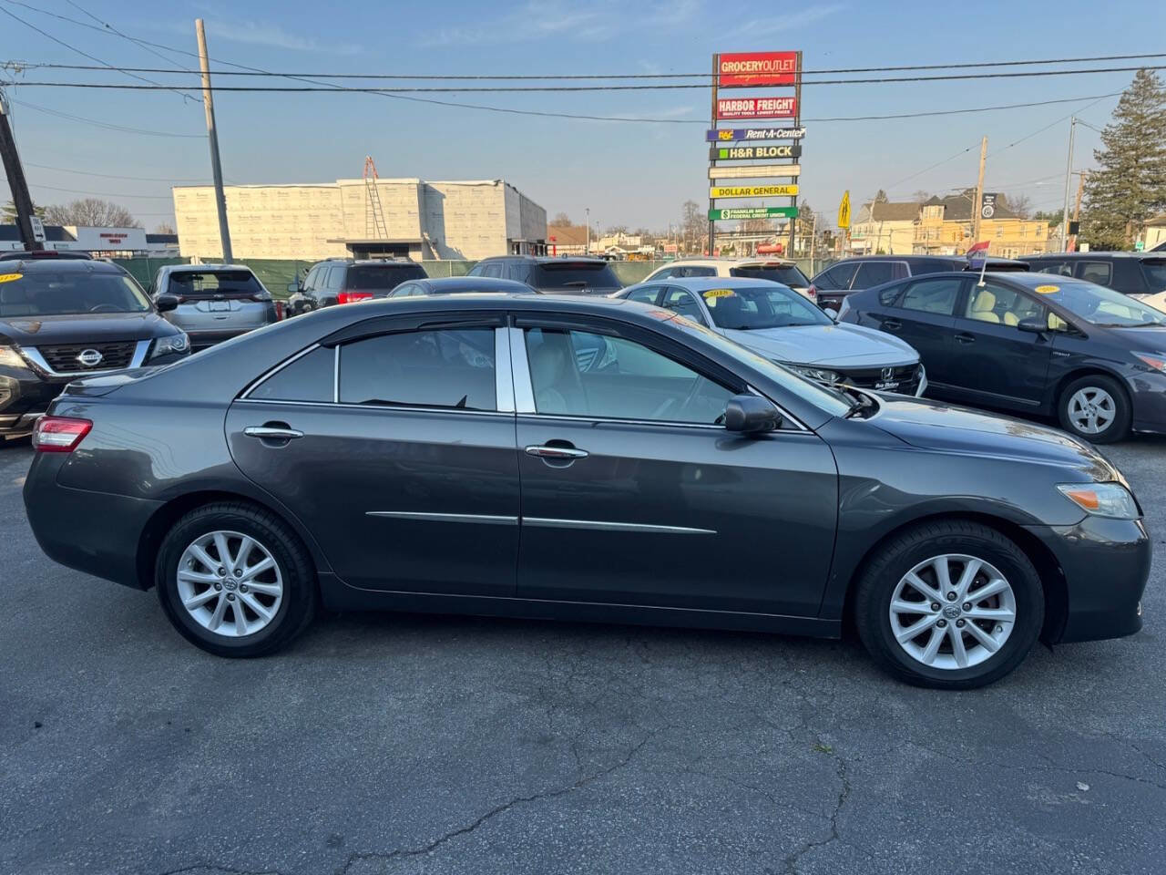 Used 2010 Toyota Camry XLE image 6