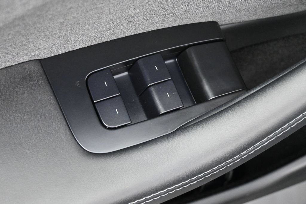 Used 2024 Tesla Model 3 Standard Range RWD image 4