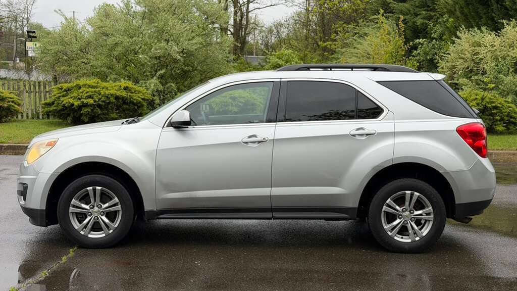Used 2011 Chevrolet Equinox LT w/ Driver Convenience Package AWD/4WD image 4