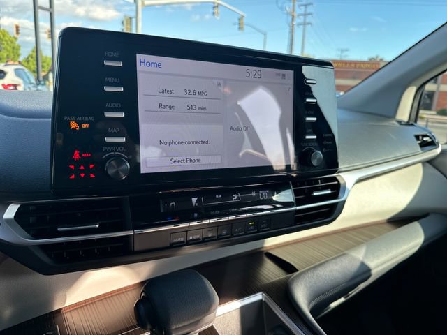 Used 2023 Toyota Sienna LE FWD image 18