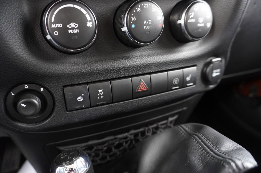 Used 2014 Jeep Wrangler Sahara w/ Dual Top Group image 19