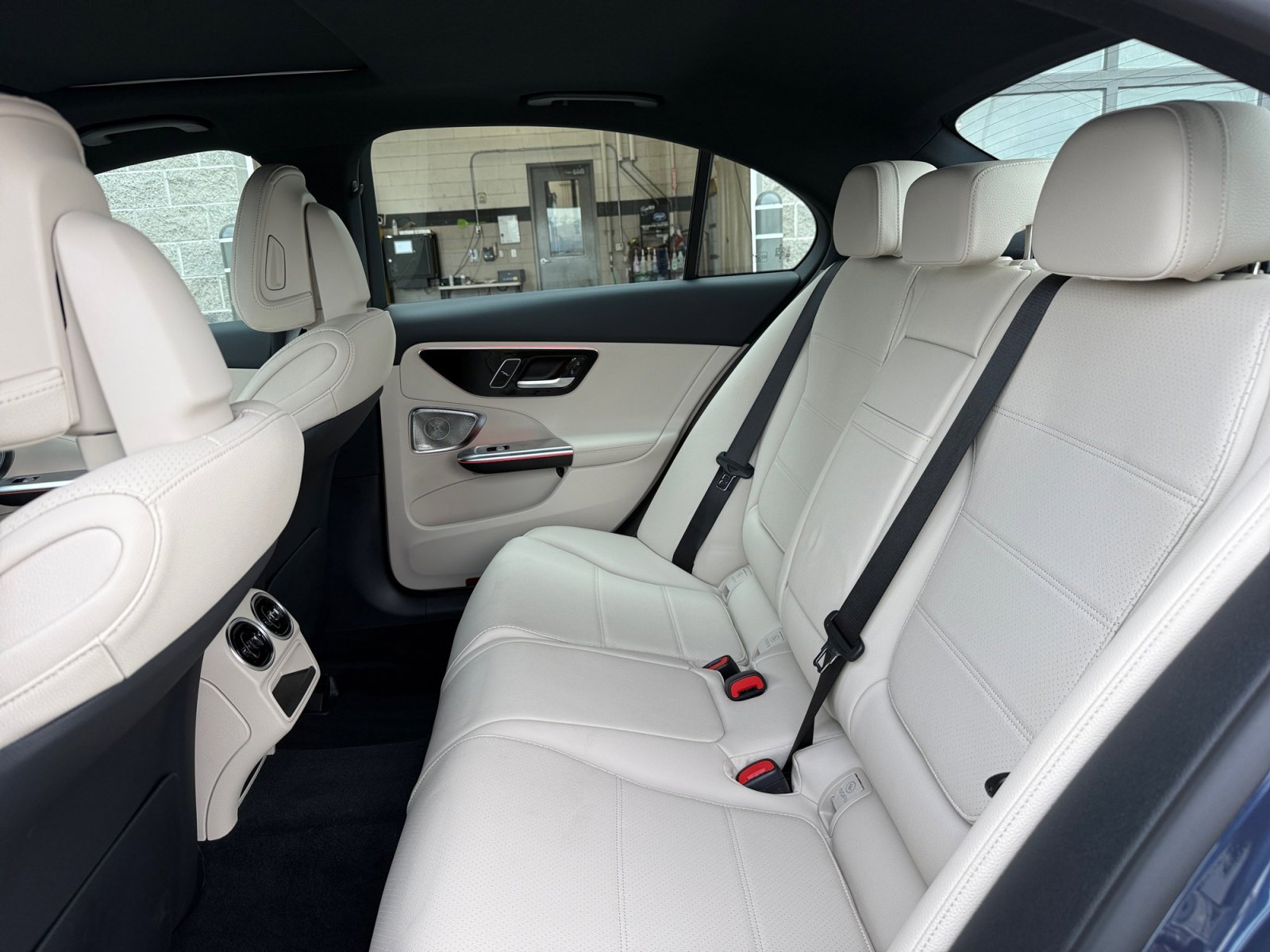 Used 2025 Mercedes-Benz C 300 4MATIC Sedan image 17