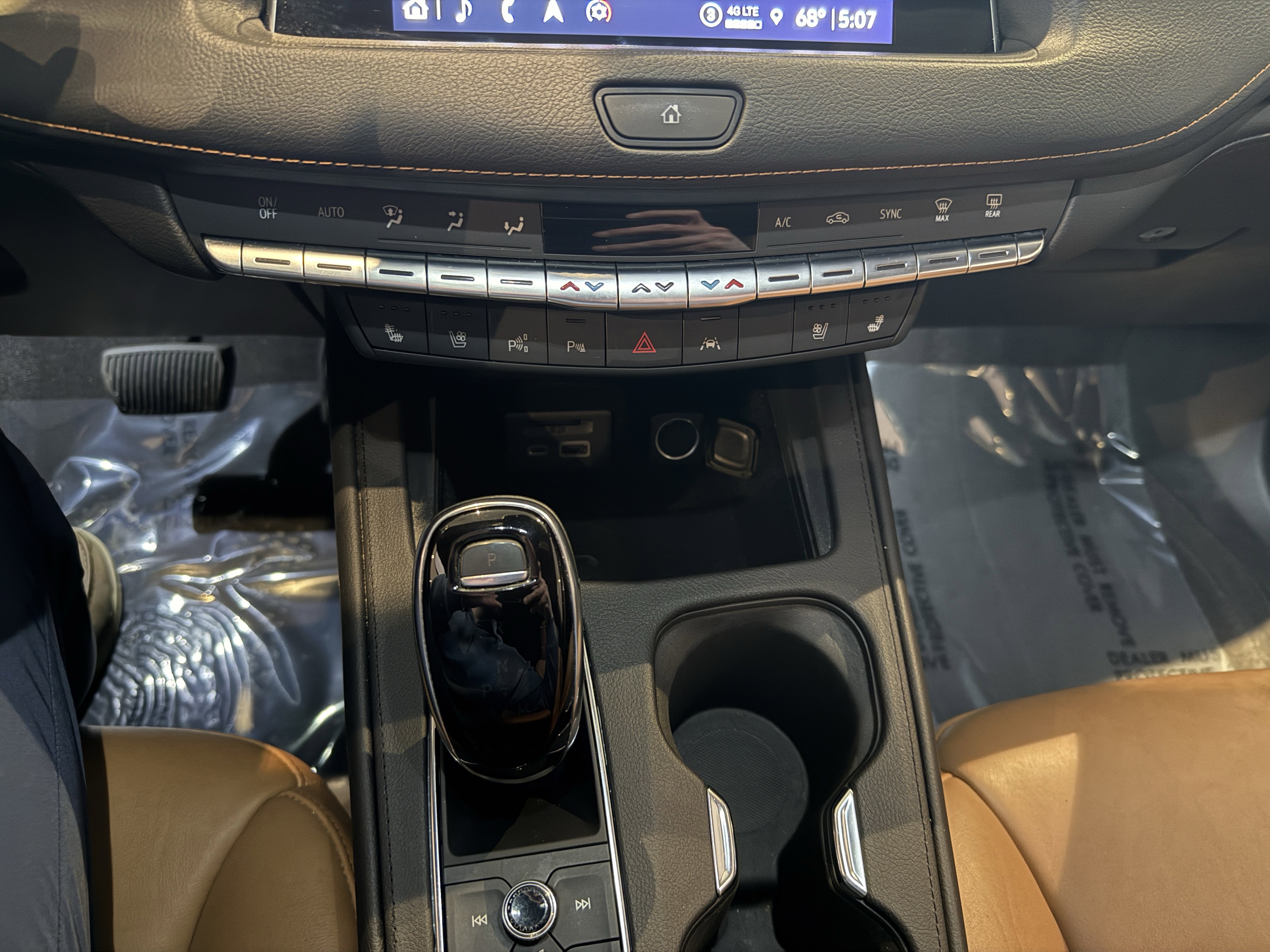 Certified 2022 Cadillac XT4 Premium Luxury w/ Enhanced Visibility Package image 16