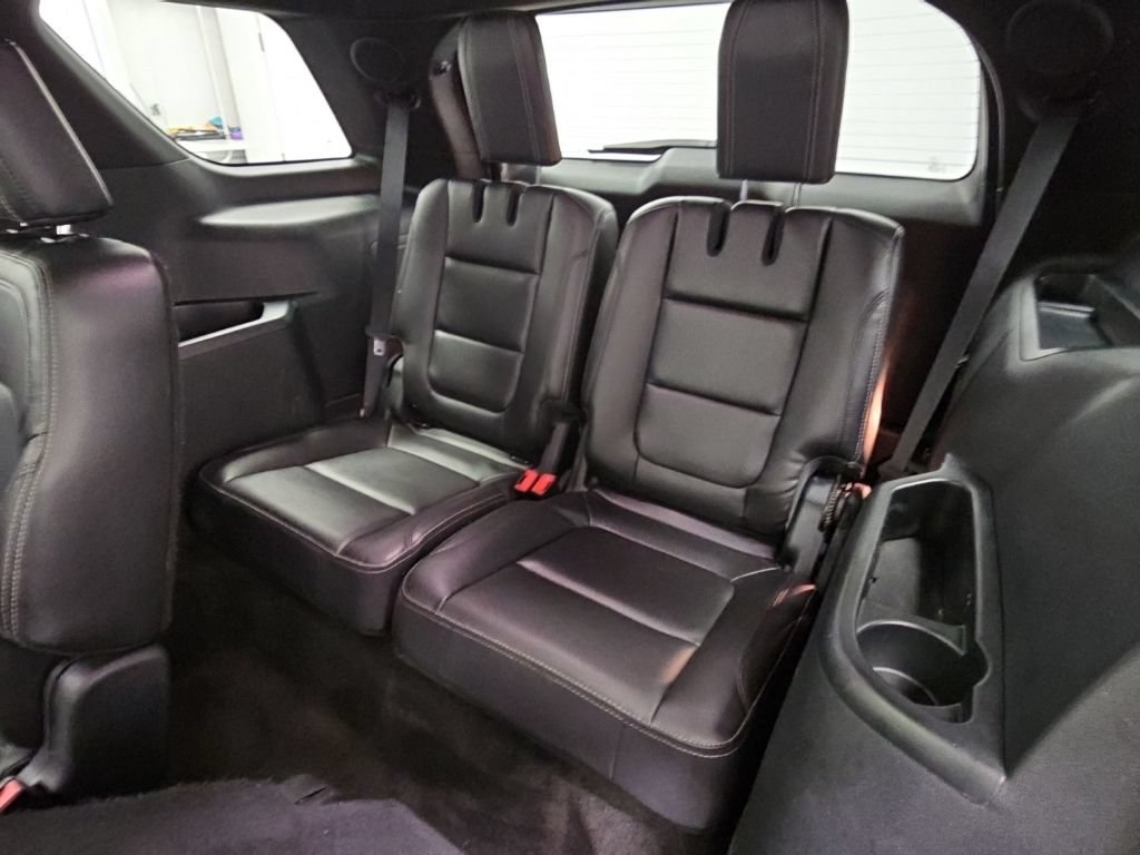 Used 2018 Ford Explorer Limited w/ Equipment Group 301A AWD/4WD image 35