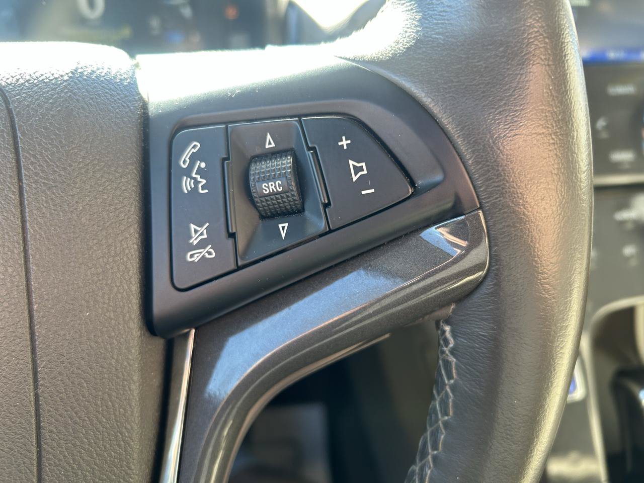 Used 2015 Chevrolet Volt Premium w/ Premium Trim Package FWD image 19
