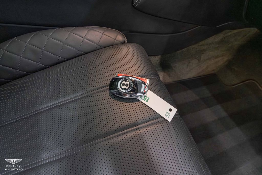 Used 2017 Bentley Bentayga AWD/4WD image 36