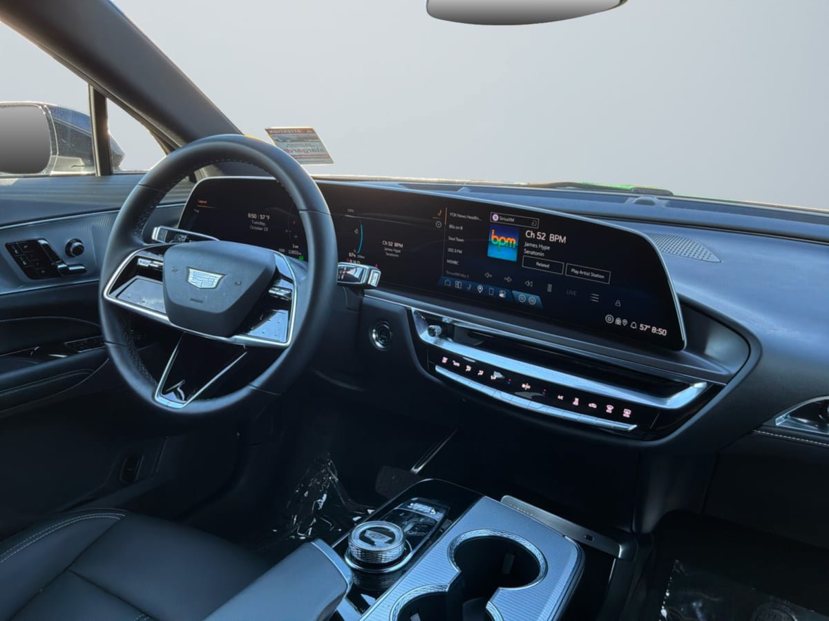 Used 2024 Cadillac Lyriq Tech RWD image 14