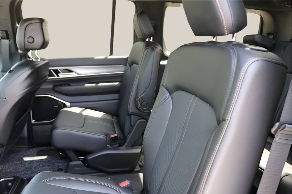 New 2026 Jeep Grand Wagoneer 4WD image 16