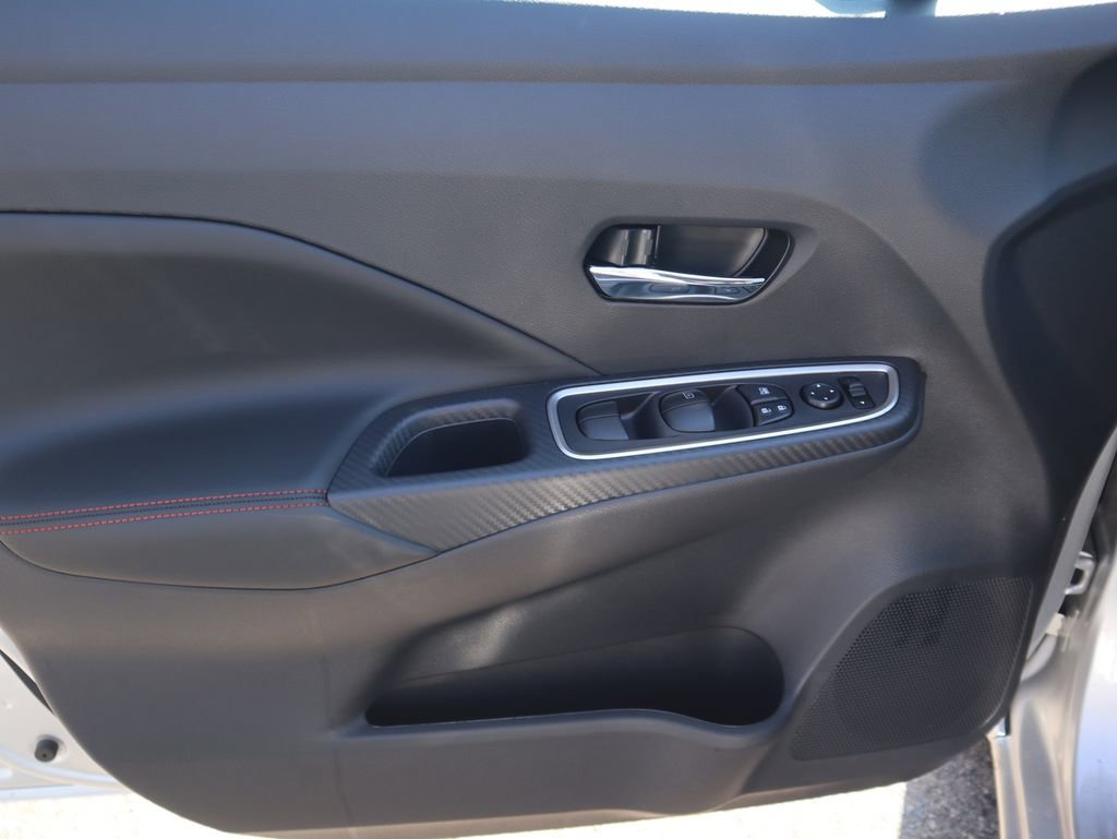 New 2025 Nissan Versa SR w/ Trunk Package FWD image 16