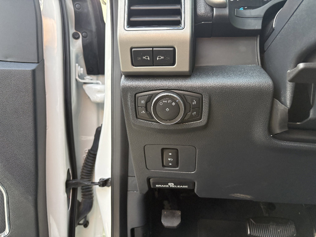 Certified 2022 Ford F350 Lariat w/ Camper Package image 31